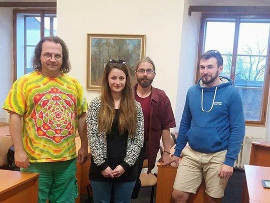 Moji sourozenci zpívali s putujícím autistou