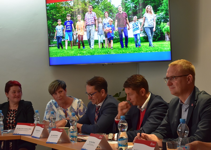 Homesharing rozjíždí v Pardubickém kraji Rodinné Integrační Centrum
